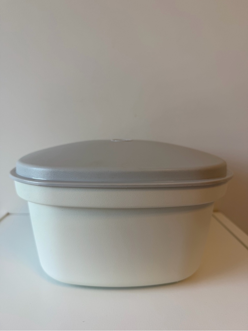 Vintage Tupperware Ivory “Serve Wonder”/Multiserver with Grey Lid